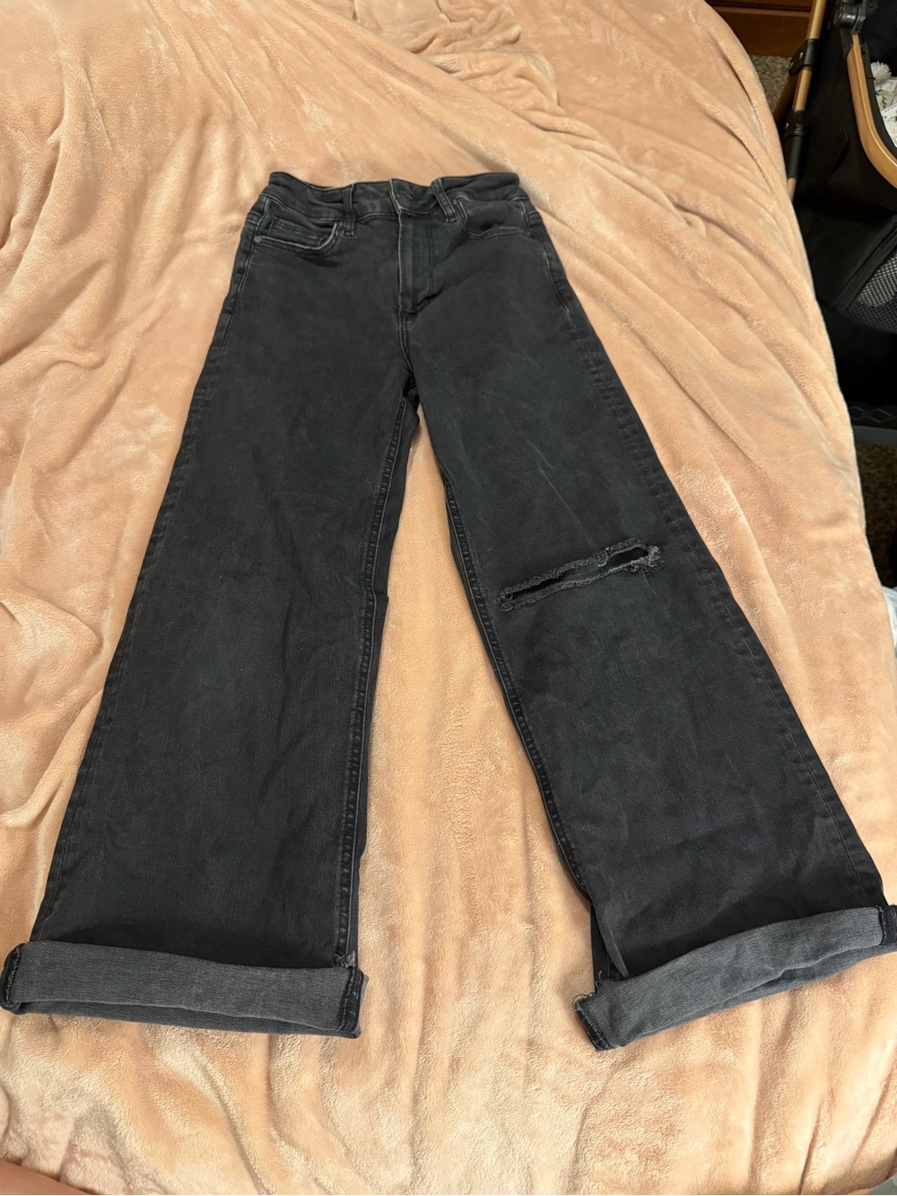 PAIGE Leenah Blacktop Destructed Black Denim Jeans Size 24